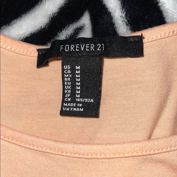 Peach Halter Top 🍑 - Picture 2 of 2